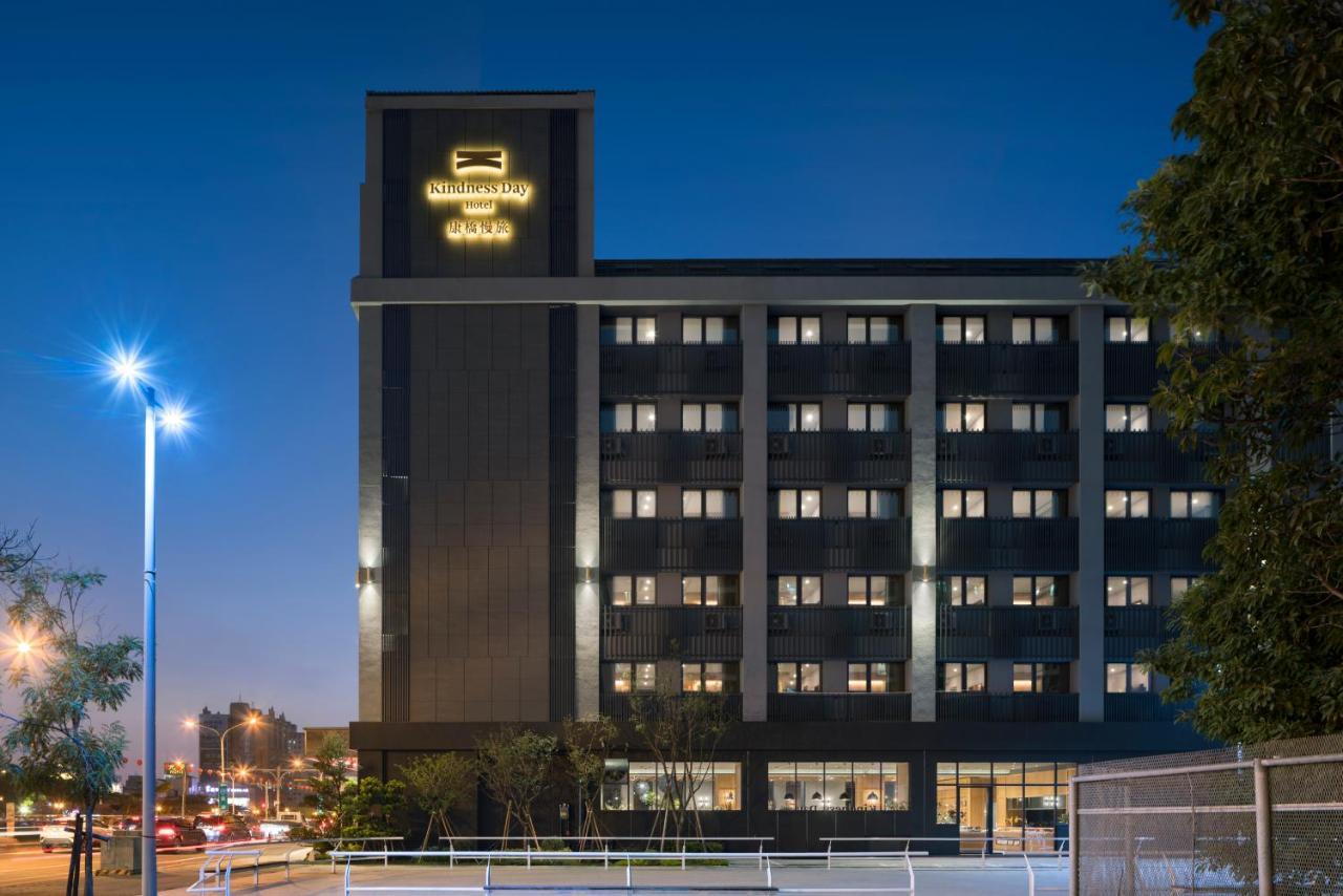 Kindness Day Hotel Tainan Luaran gambar